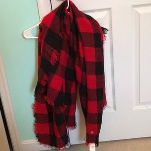 Versatile blanket scarf